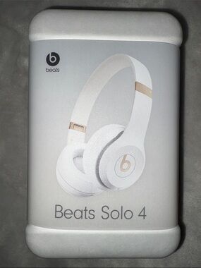 Beats by Dre Beats Solo 4 White with Gold Accents